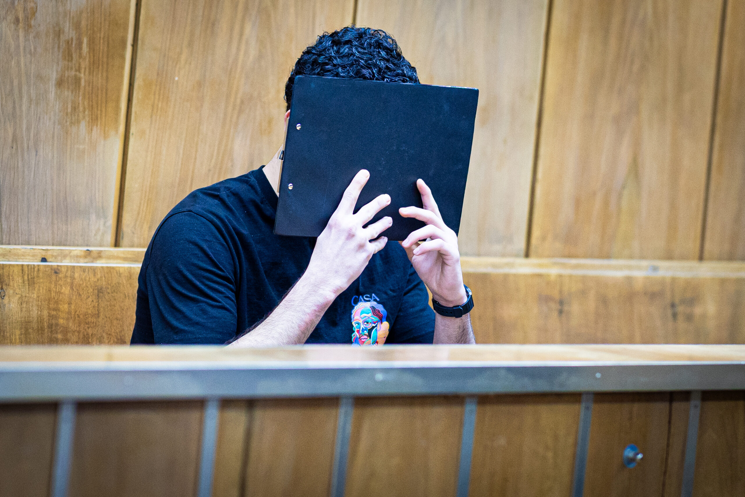 Der Angeklagte im Gerichtssaal (Foto vom 5. Februar 2024).