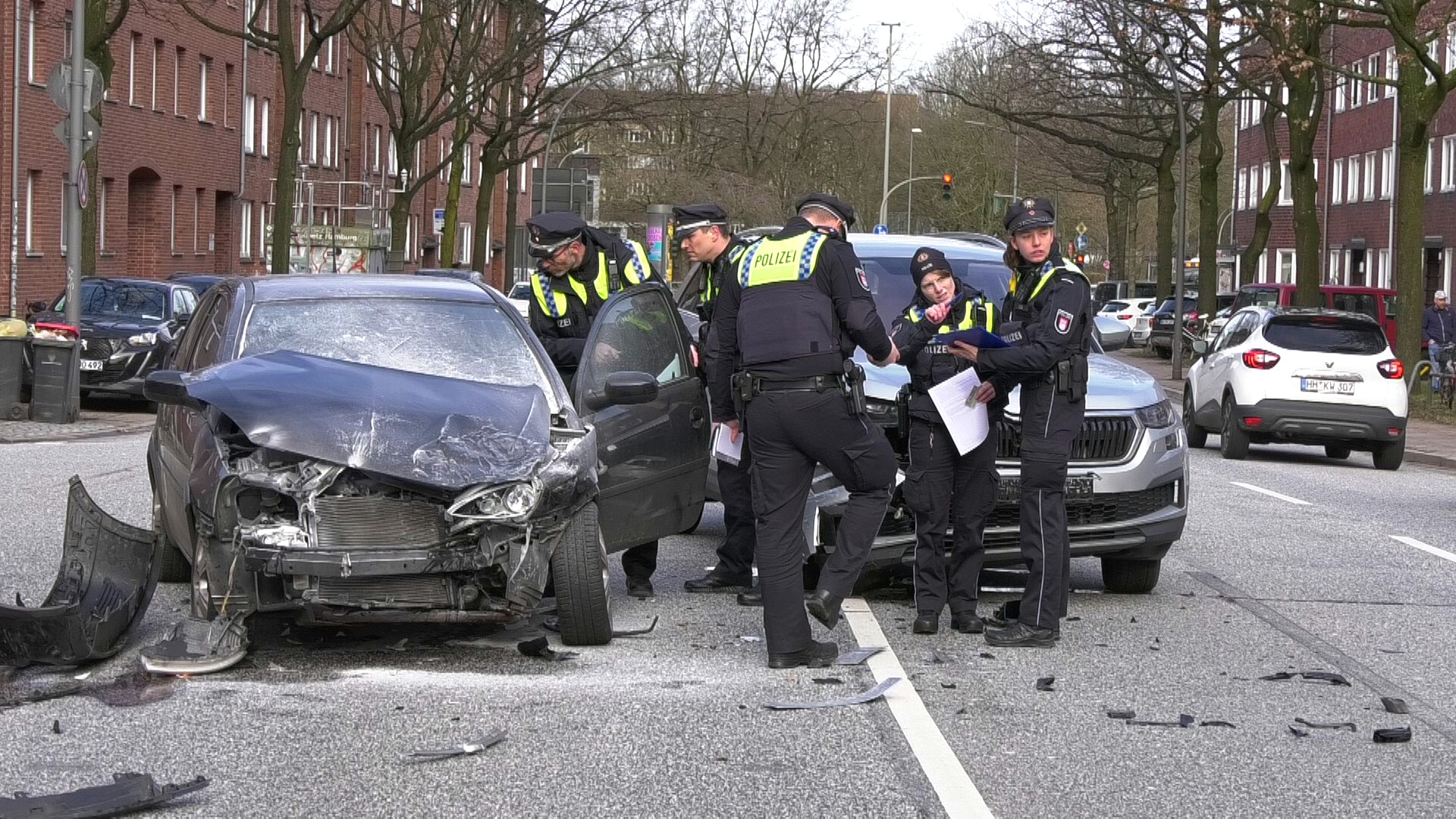 Unfall auf der Kieler Straße – zwei Menschen verletzt, darunter eine Hochschwangere