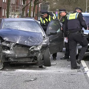 Unfall auf der Kieler Straße – zwei Menschen verletzt, darunter eine Hochschwangere