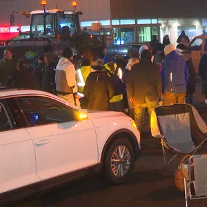 Über mehrere Stunden wurde der Zugang zur Springer-Druckerei blockiert.