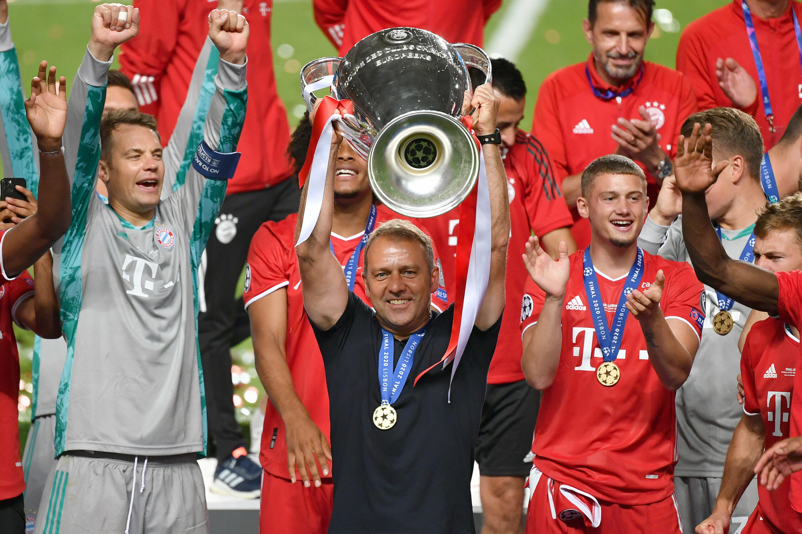 Hansi Flick bejubelt den Champions-League-Sieg