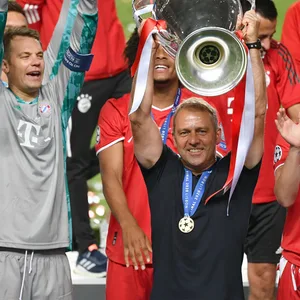 Hansi Flick bejubelt den Champions-League-Sieg
