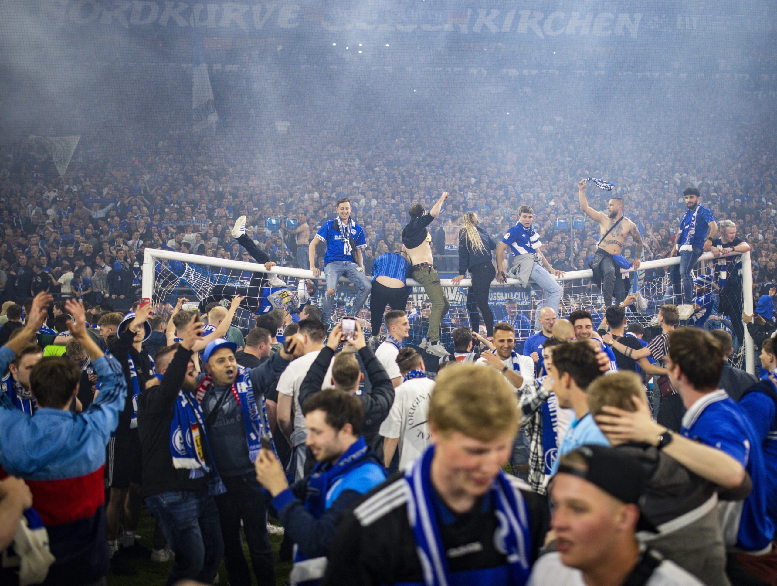 Schalke-Fans feiern den Aufstieg