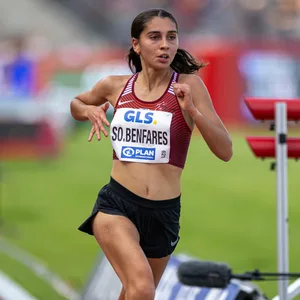 Sofia Benfares läuft ein Rennen.