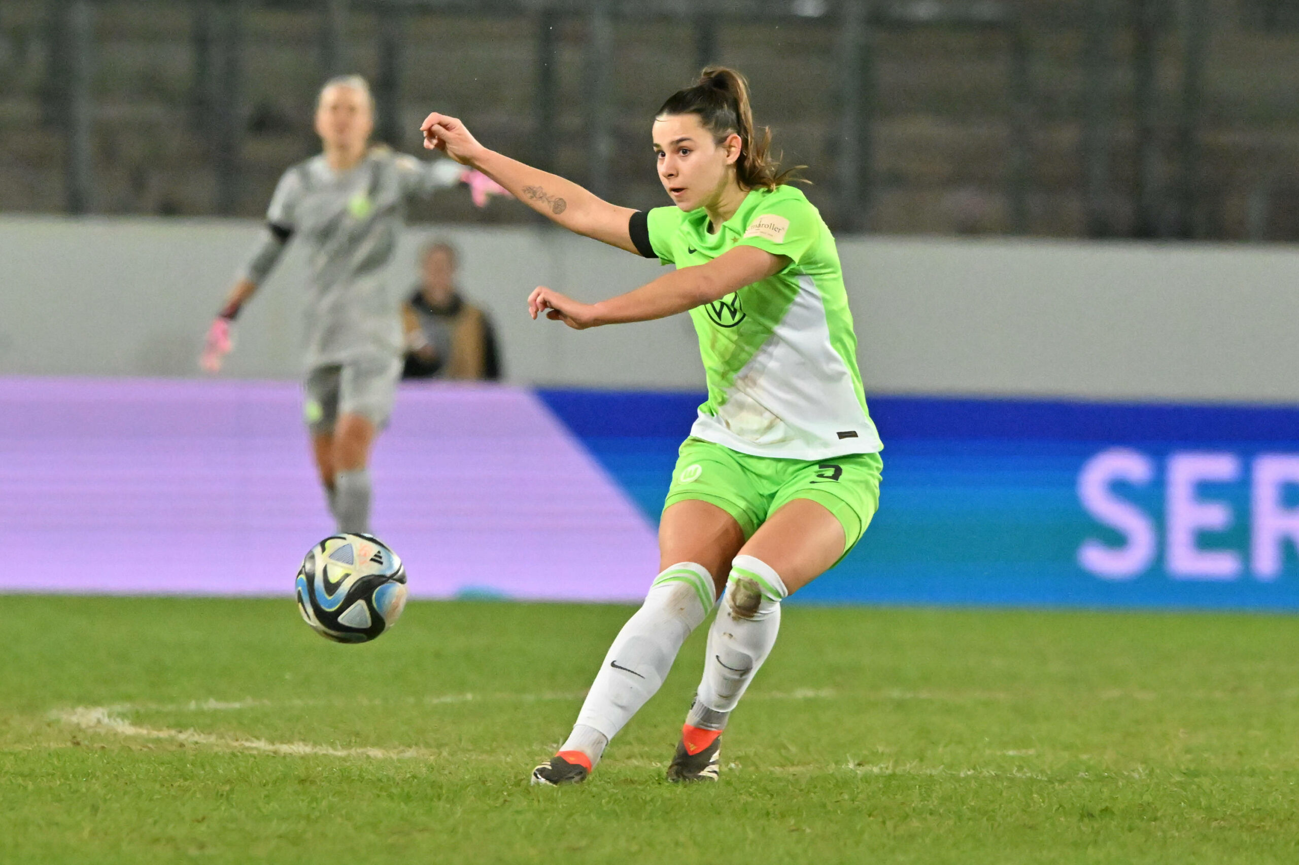 Lena Oberdorf im Trikot des VfL Wolfsburg.