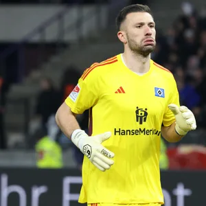 Daniel Heuer Fernandes musste nach seinem Patzer in Berlin kurz durchpusten.