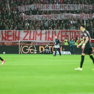 Bayern-Fans protestieren in Leverkusen gegen mögliche DFL-Investoren