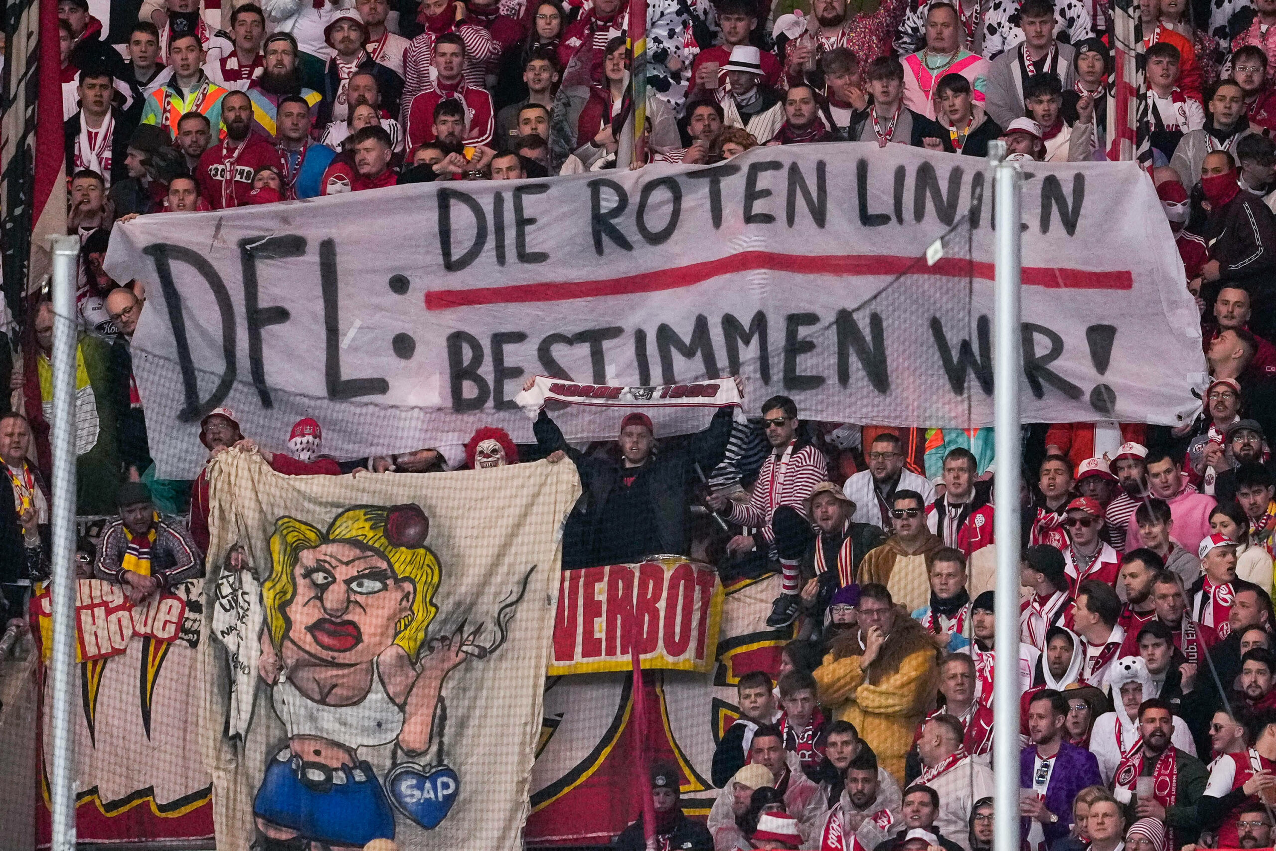 Deutsche Fans positionieren sich seit Wochen gegen den geplanten Investoreneinstieg.
