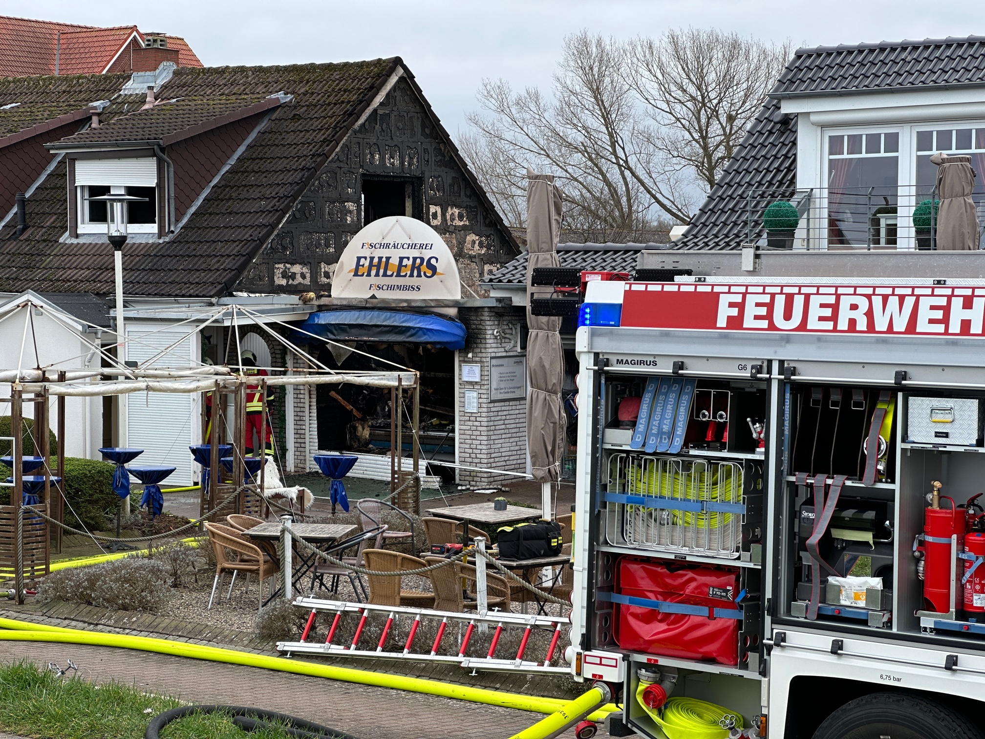 Verheerender Brand in Ostsee-Städchen Schönberg – zwei Personen geretet - eine tot