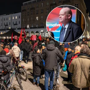 Hunderte Menschen versammelten sich in der City,