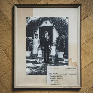Das Foto der Familie Kennedy mit dem Adressaufkleber von Jacqueline Kennedy.