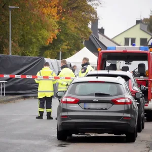 Ermittler am Fundort der Leiche