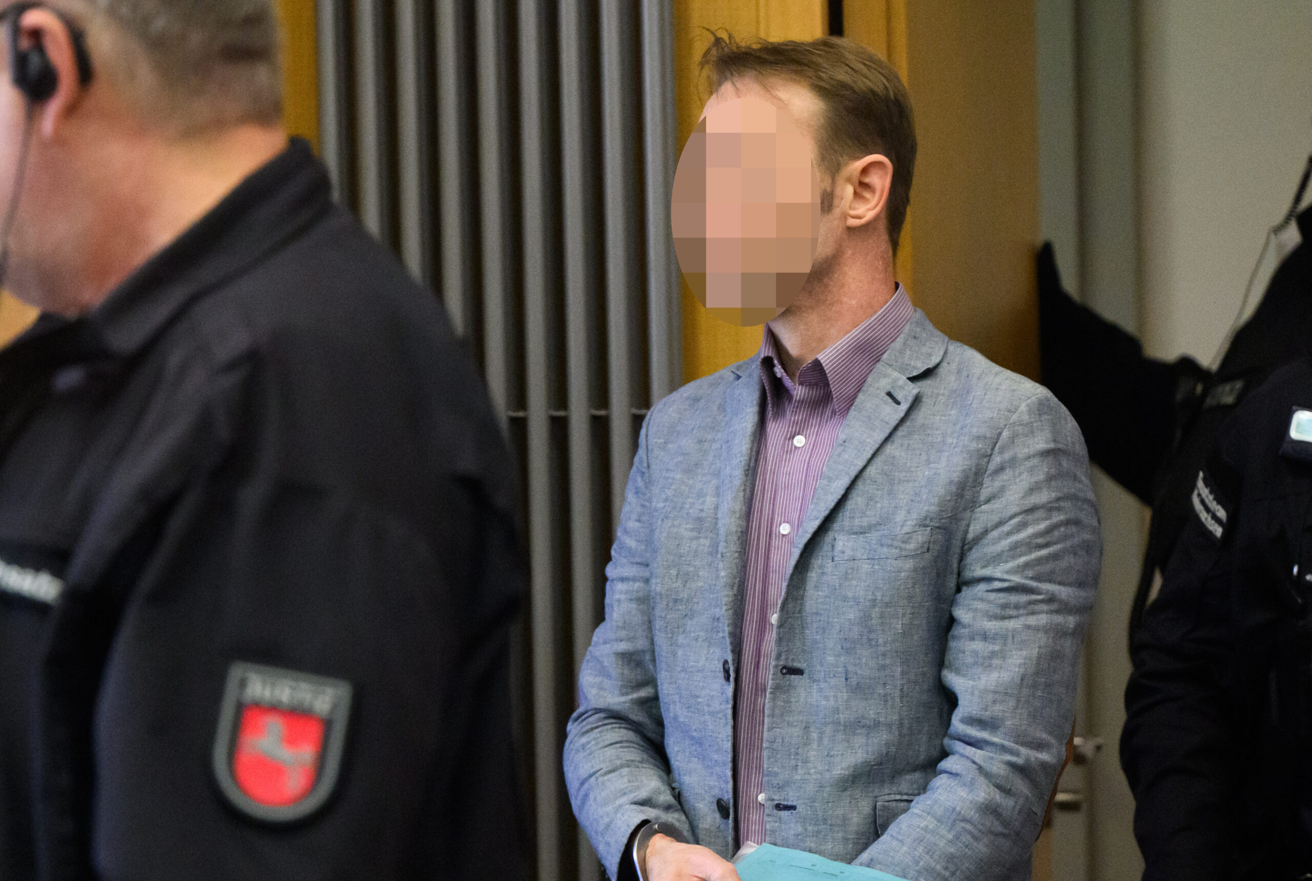 Der Angeklagte Christian B. zu Prozessbeginn im Landgericht Braunschweig.