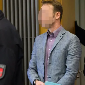 Der Angeklagte Christian B. zu Prozessbeginn im Landgericht Braunschweig.