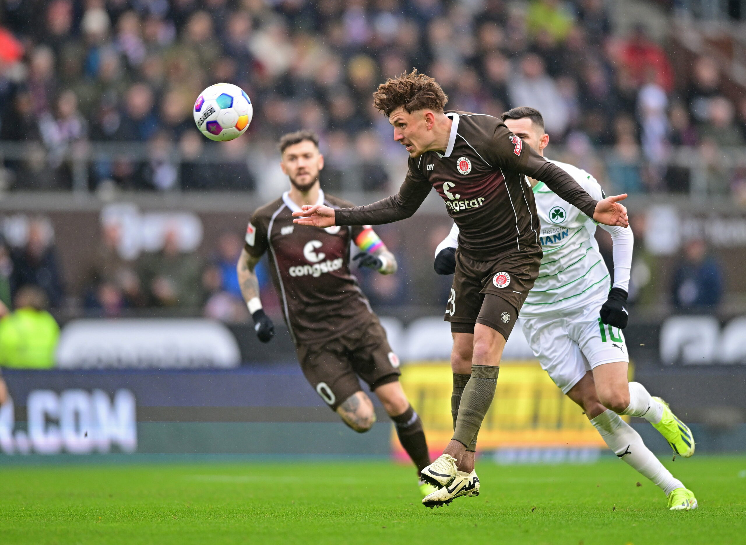 Immer mit vollem Einsatz: St. Paulis Philipp Treu beim Erfolg gegen Greuther Fürth.