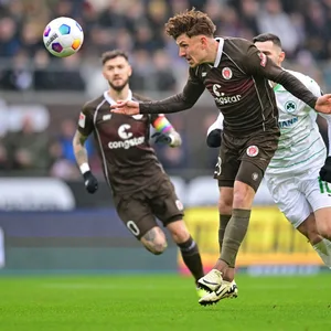 Immer mit vollem Einsatz: St. Paulis Philipp Treu beim Erfolg gegen Greuther Fürth.