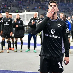 Ludovit Reis wurde nach Abpfiff von den Fans gefeiert.