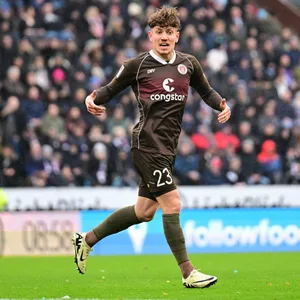 Phillip Treu im St.Pauli-Trikot auf dem Platz