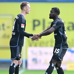 HSV-Kapitän Sebastian Schonlau wird eingewechselt