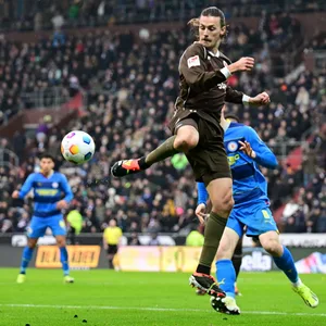 Jackson Irvine beim Heimspiel gegen Eintracht Braunschweig.
