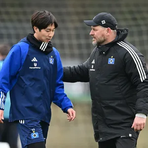 Steffen Baumgart freute sich über einen im HSV-Training mitwirkenden Masaya Okugawa.