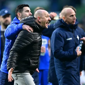 Trainer Torsten Lieberknecht beschwert sich lautstark.
