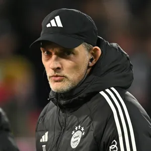 Thomas Tuchel mit einem strengen Gesichtsausdruck.