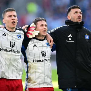 Heuer Fernandes, Schonen, van der Brempt und Muheim nach dem Sieg gegen Elversberg.