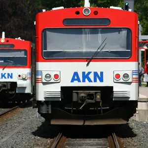 AKN-Züge stehen im Bahnhof von Bad Bramstedt (Symbolfoto).
