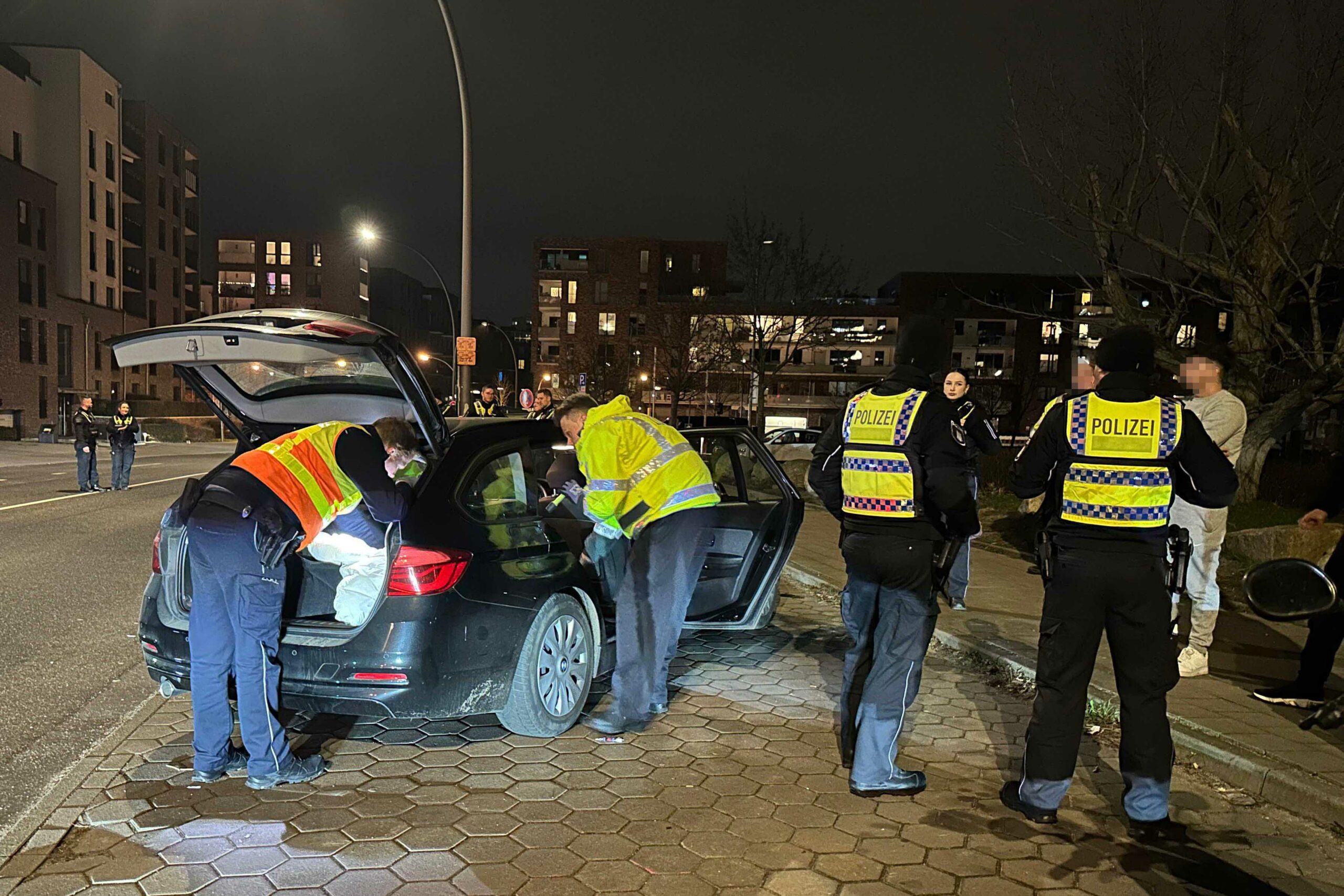 Verkehrskontrollen in der Nacht. Viele Verstöße festgestellt – Autofahrer flüchtet