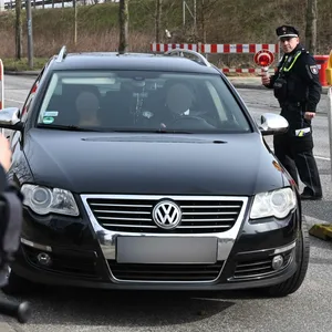 Verkehrskontrollen in Hamburg: Viele autofahrer und mitfahrende Kinder nicht angeschnallt