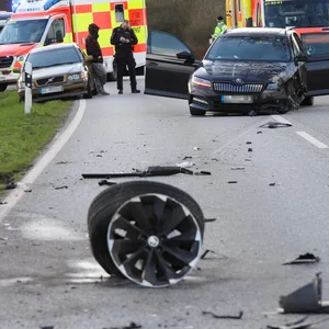Mann mit zwei Kindern im auto wirde während der Fahrt Ohnmächtig – drei Verletzte nach Frontalcrash nahe Hamburg