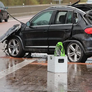 Eins der am Unfall beteiligten Fahrzeuge auf der A23