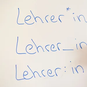 Lehrer*in, Lehrer_in, Lehrer:in? Alles künftig verboten in Bayern, weil angeblich exkludierend.