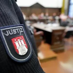 Ärmel mit Aufnäher „Justiz“