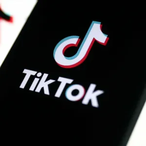 Das TikTok Logo auf einem Smartphone.