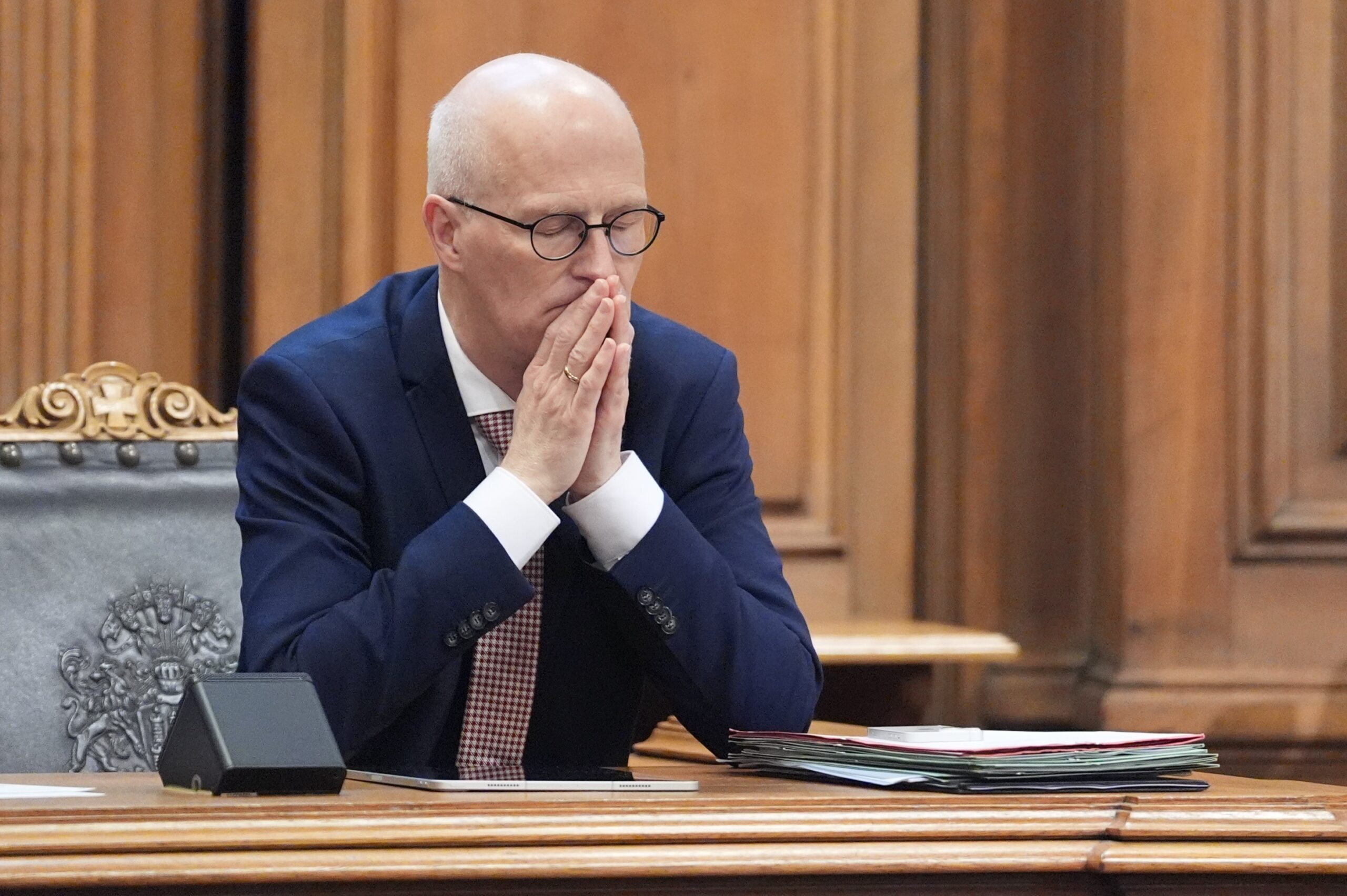 Die Linke fordert den Rücktritt von Bürgermeister Peter Tschentscher (SPD, Archivbild) wegen seiner Rolle in der Cum-Ex-Affäre.