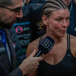 Nina Meinke emotional im Interview nach der Absage.