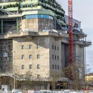 Unglück am Feldstraßenbunker – Arbeitr stürzt sieben Meter in die Tiefe und wird schwer verletzt