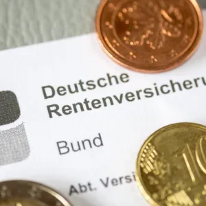 Die Renten steigen in Deutschland das nächste Mal zum 1. Juli – erstmals gleichmäßig in Ost und West.
