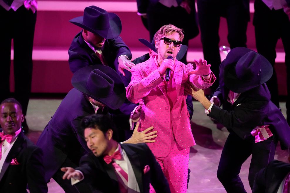 Ryan Gosling performt den Song „I'm Just Ken“ aus dem Barbie-Film.