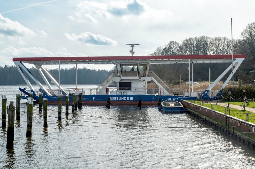 Schleswig-Holstein verkauft altersschwache Fähre – und kauft sie dann zweimal zurück