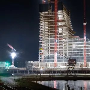 Die Elbtower-Baustelle bei Nacht