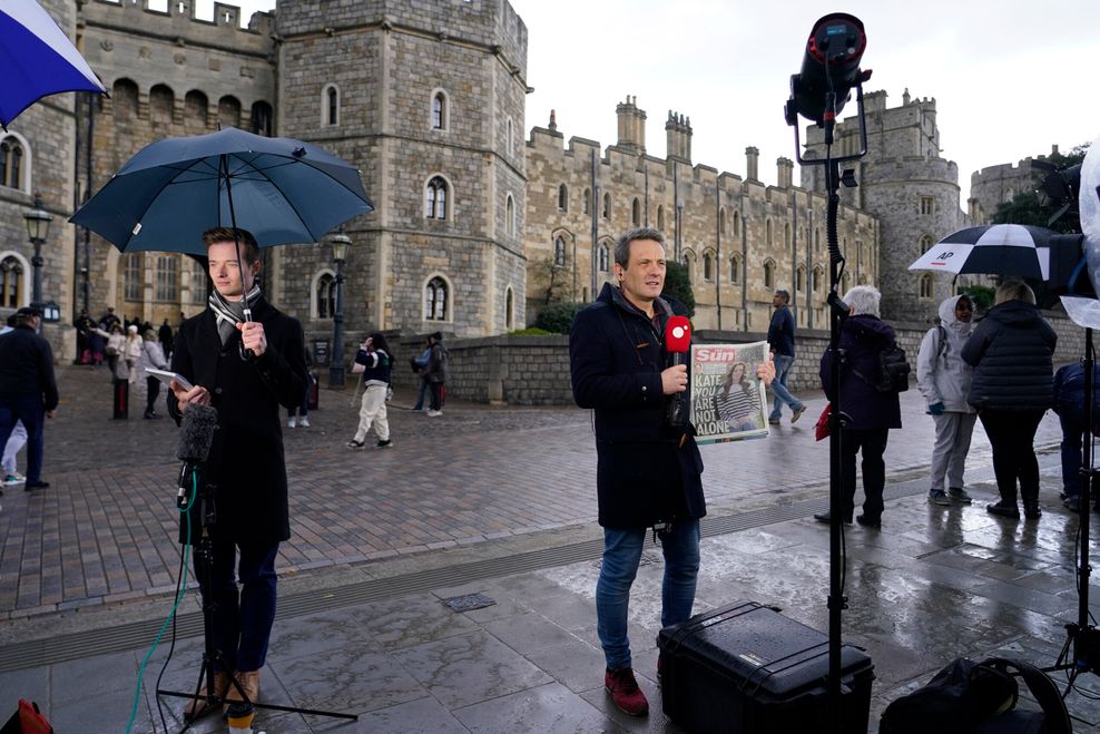 Reporter-Teams am Schloss Windsor