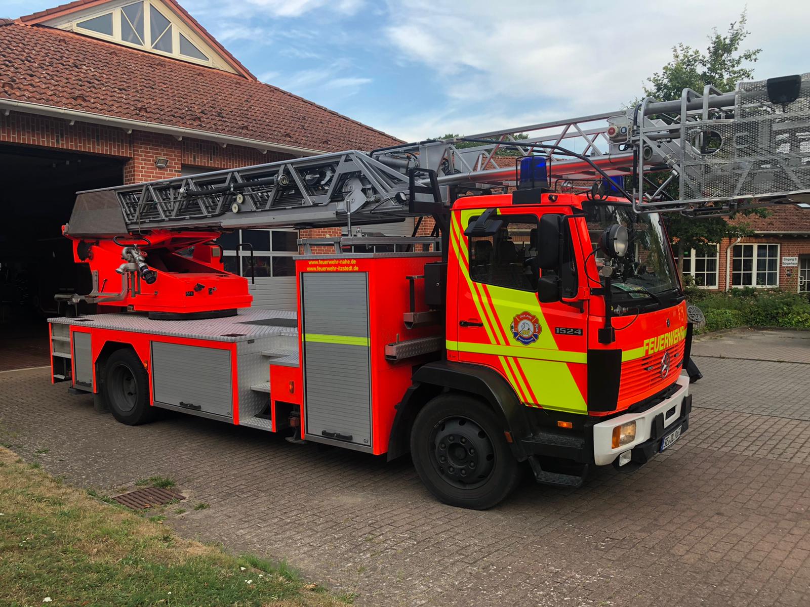 Streit um drehleitereinsatz im Norden – Großbrand vernichtet Wohnhaus