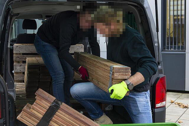 In ausgefrästen Holzbrettern versteckt: Große Mengen Kokain im Hamburger hafen entdeckt.