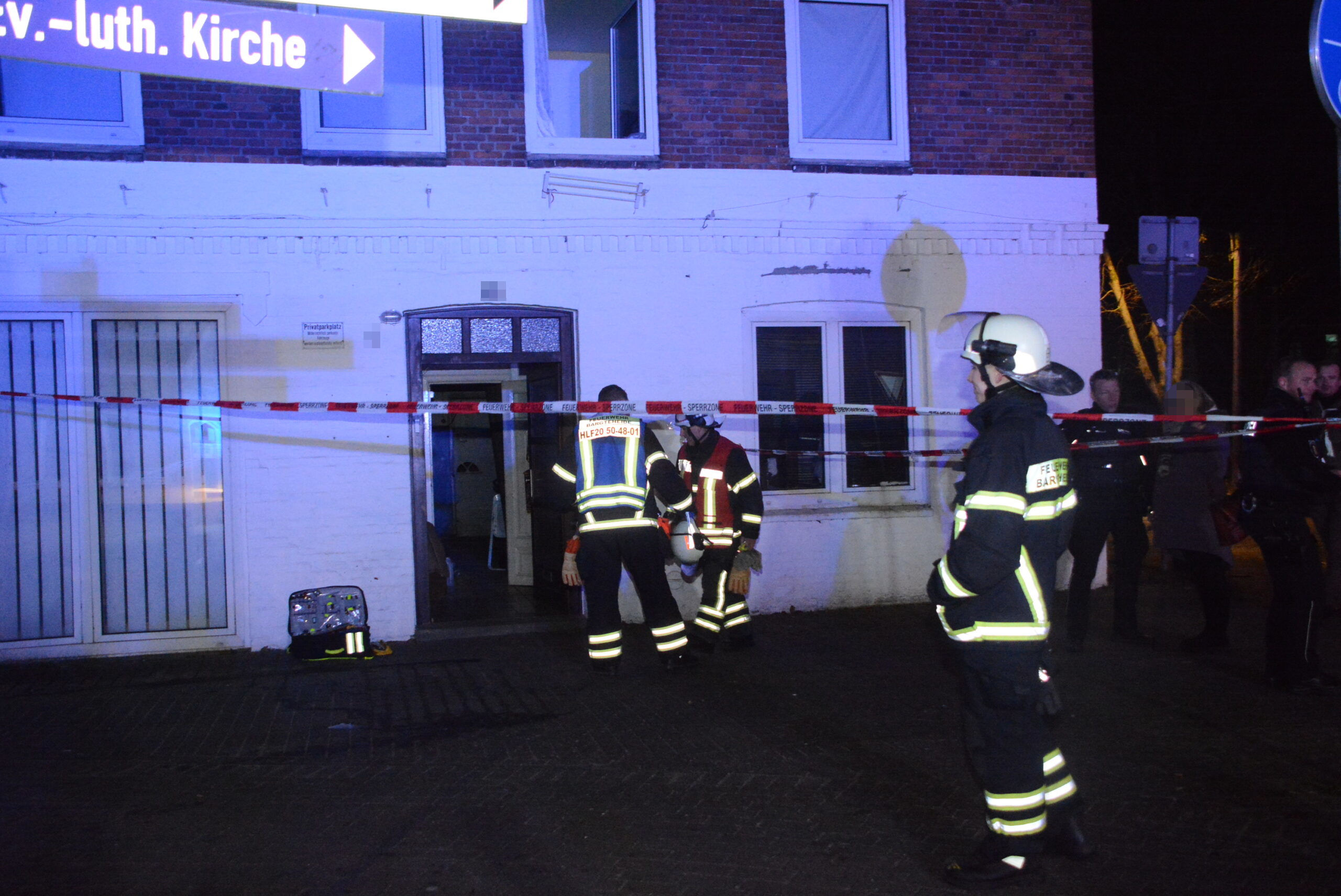 Ein Mann wurde bei einem Wohnungsbrand in Bargteheide (Kreis Stormarn) lebensbedrohlich verletzt.