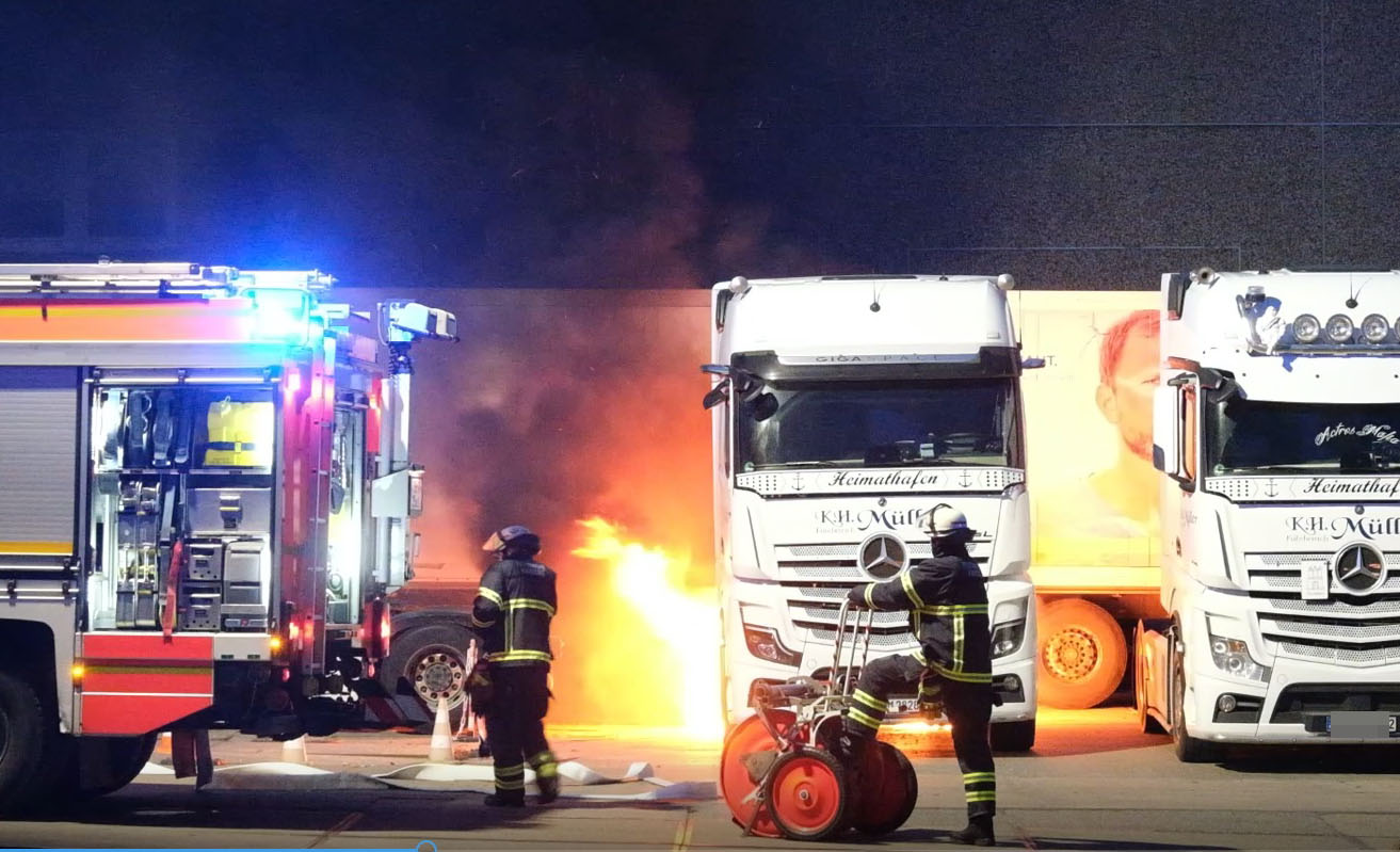 Auf Hof einer Stedition in Billstedt – Lkw fängt Feuer