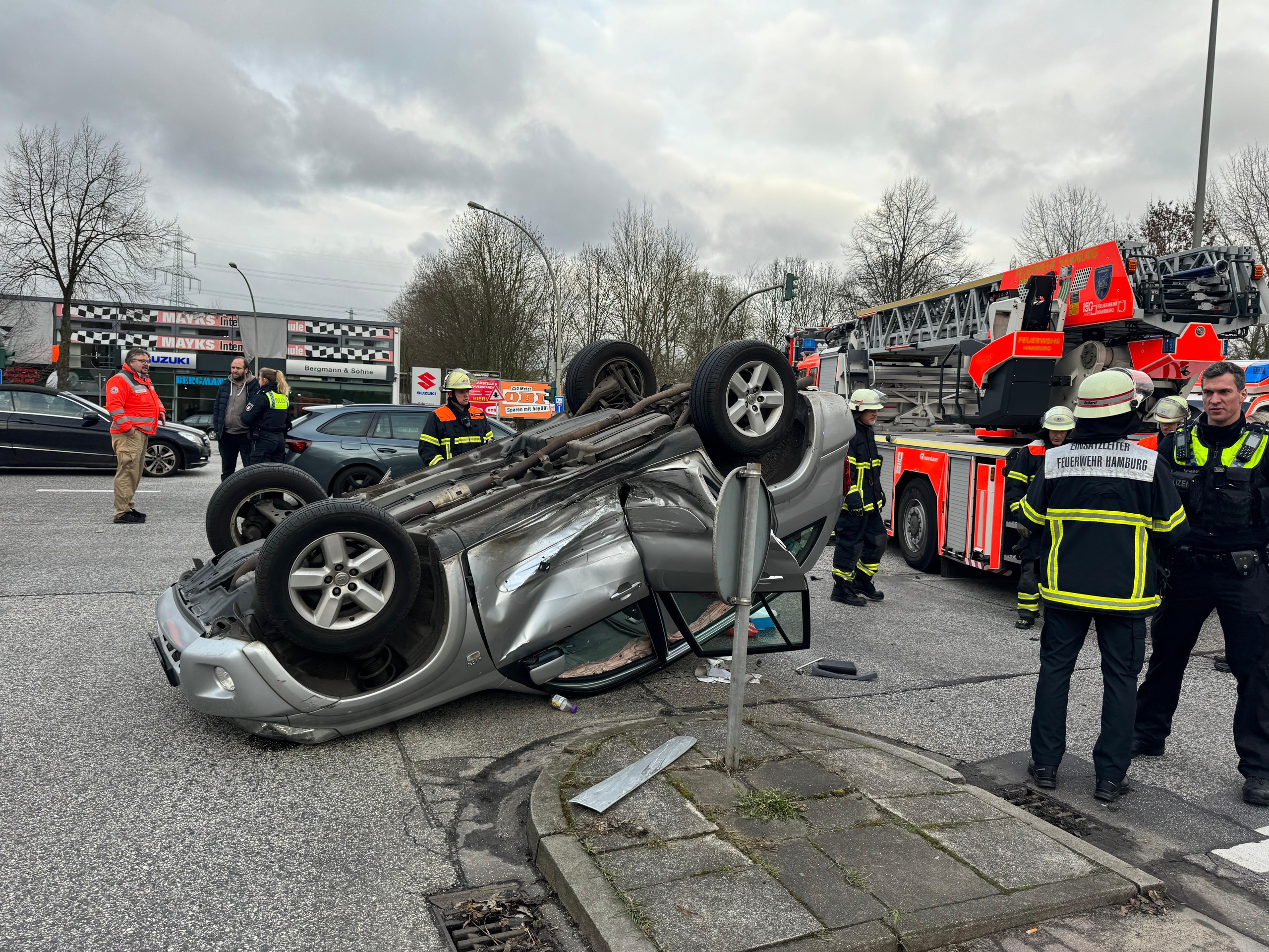 Der Unfall passierte an der Auffahrt zur B75 in Harburg.