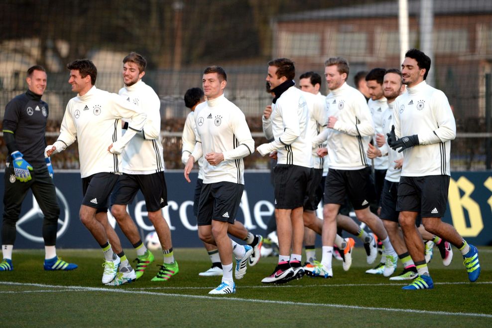 Lauftraining: Die Nationalmannschaft in Berlin vor dem Länderspiel gegen England im Jahr 2016